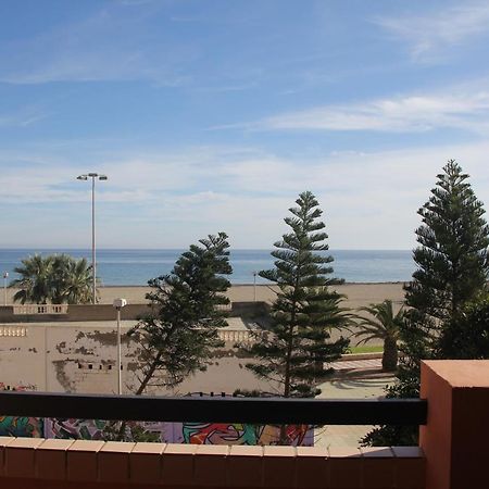 Apartamento en primera línea de playa, con vistas a la playa Roquetas de Mar Exterior foto