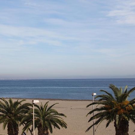 Apartamento en primera línea de playa, con vistas a la playa Roquetas de Mar Exterior foto