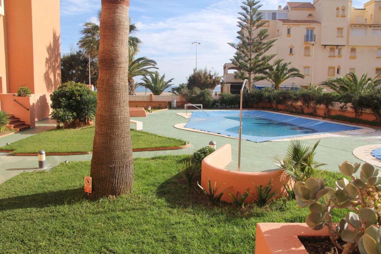 Apartamento en primera línea de playa, con vistas a la playa Roquetas de Mar Exterior foto