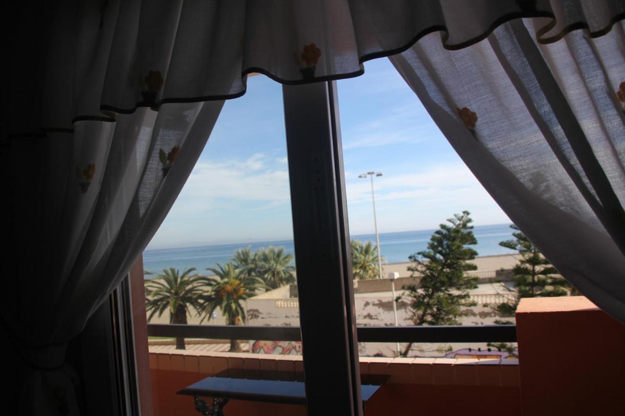 Apartamento en primera línea de playa, con vistas a la playa Roquetas de Mar Exterior foto